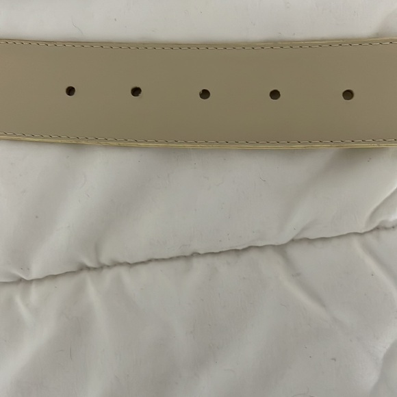 LIZ CLAIBORNE IVORY/ GOLD BELT - Picture 4 of 5